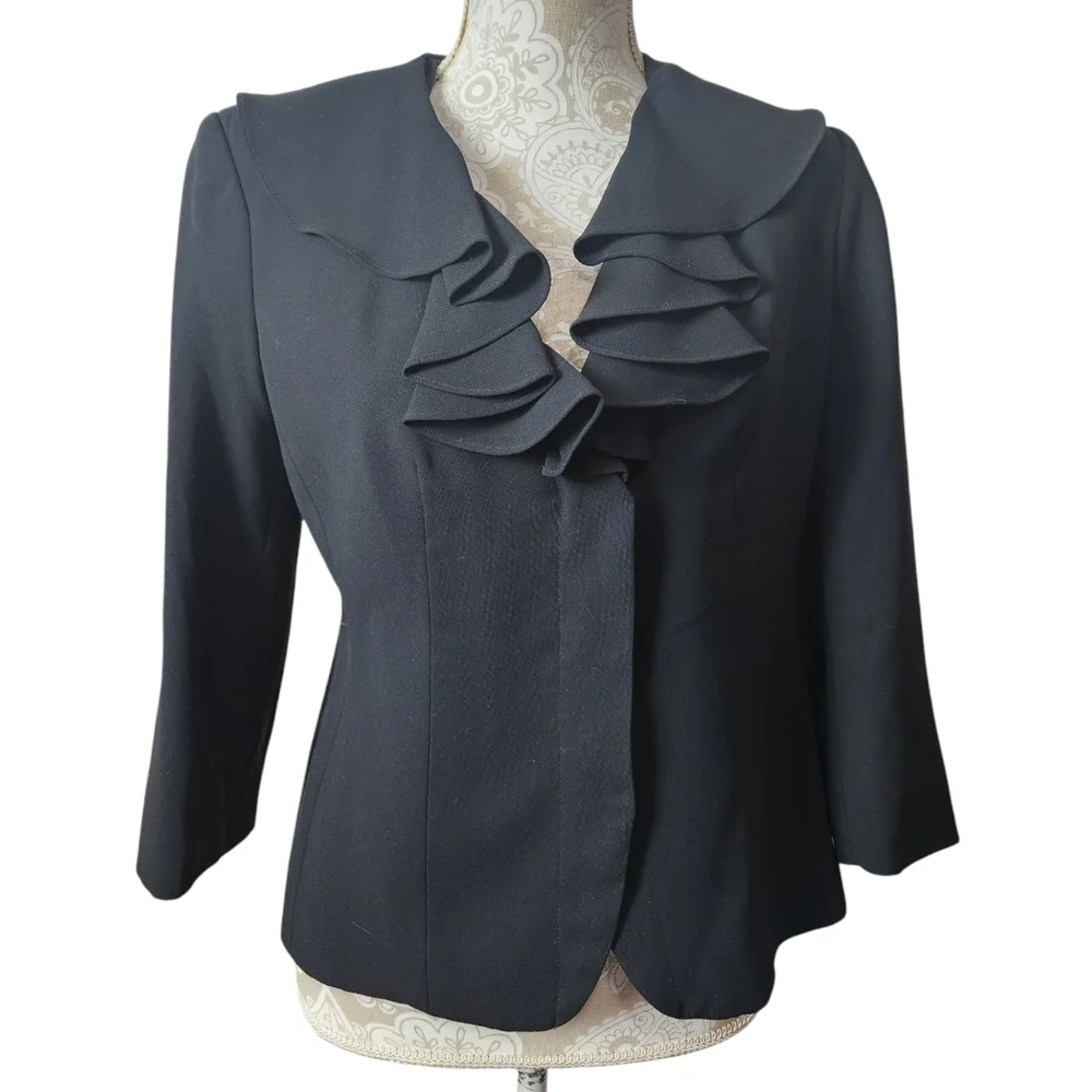 Larry Levine Black Blazer with Dramatic Ruffled Collar/Fitted Silhouette size 6